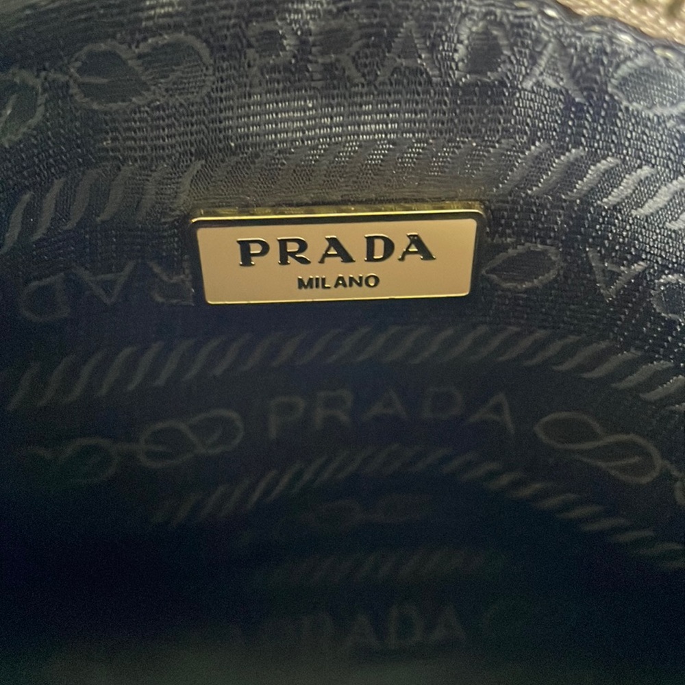 Like new Prada crossbody - Picture 3 of 5